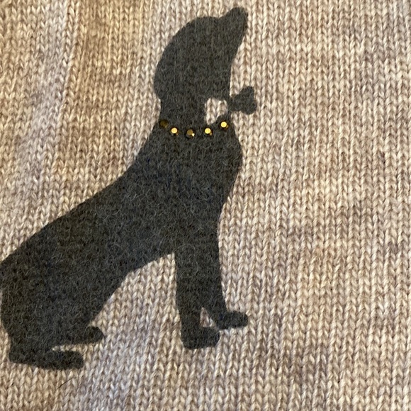 Adorable scarf with doggie print. - Picture 3 of 5